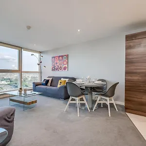 deluxe-2-bedroom-with-harbour-view-in-prime-location.belfasthotelsireland.com/