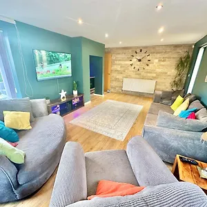 charming-three-bedroom-with-garden-and-parking.tophotelsbath.com/